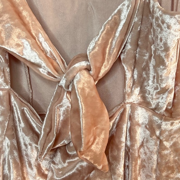 Urban Outfitters cream silky short jumpsuit women’s size small - Picture 2 of 4